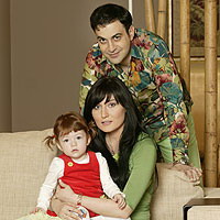 Гарик Мартиросян с семьёй